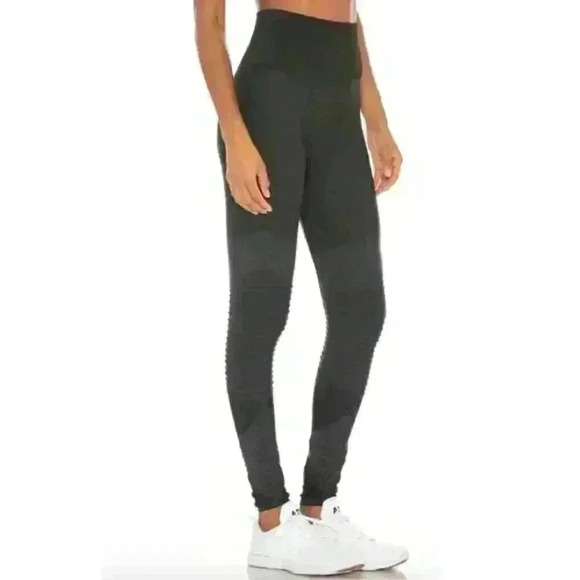 Spanx Revolve Look at Me Now Seamless Moto Leggings in Very Black Size Large NWT - Picture 3 of 9